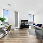 Battersea Penthouse Sleep 9 Wh