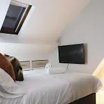 Stylish Studio Apartments, Willesden