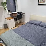 Bright Spacious Apartment In The Park