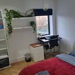 Bright Spacious Apartment In The Park