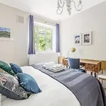 Pass The Keys - Modern Trendy Battersea Apartment