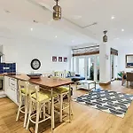 Modern Comfort Two Bedroom Gem On The Rye