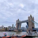 Cosy Tower Bridge Hideaway - Ground Floor
