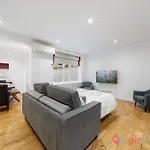 Stunning 2 Bed 2 Bath With Air Con + Garden
