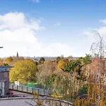 2 Bed Apartment In West Hampstead