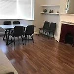 Spacious Kosher Flat In Golders Green