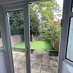Spacious Kosher Flat In Golders Green