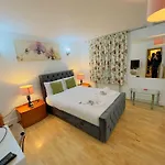 Bright Budget Studio Apartment In Central London