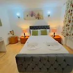 Bright Budget Studio Apartment In Central London