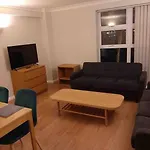 Modern Two Bed Flat In Canada Water Close To Transport