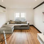 Stylish & Peaceful Covent Garden Apartment