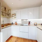 Exquisite 1-Bedroom Flat In North Kensington