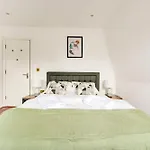 Luxury 3 Bedroom Prime Marylebone Apartment