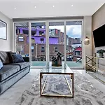 Contemporary 2 Bedroom Flat In Excellent Location!