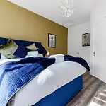 Lovely Two Bedroom With Ensuite Bathrooms
