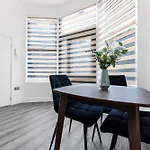 Fabulous One Bedroom Flat With Private Garden