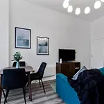 Fabulous One Bedroom Flat With Private Garden