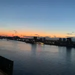 Luxury Riverside Apt With Easy Access To Central London, O2, Excel Centre And Parking