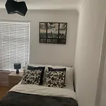 Central Stratford Cozy Double Room