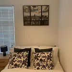 Central Stratford Cozy Double Room
