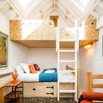 CUTE HOUSE IN SOHO - full ac, quiet&unique!