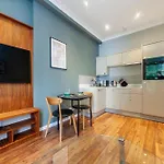 Bright & Modern 1Bdr Flat Near Lakeside Road