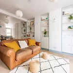 Lovely Self-Contained Basement Studio With Kitchen