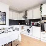Trendy 4 Bed Apartment Near Vibrant Shoreditch W Balcony And Walking Distance To Tube