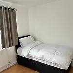 A Luxurious 3 Bed-Terrance House