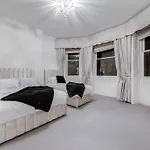 Luxury London 3 Bedroom Duplex With Pool Table - 4Hs