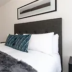 Modern 2 Bedroom Apartment In Wimbledon