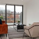 Modern 2 Bedroom Apartment In Wimbledon