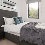 Modern 2 Bedroom Apartment In Wimbledon