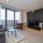 Modern 1 Bedroom Canning Town Apartment