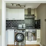 Bright & Stylish 1Br, 5Min Kensington Olympia Tube