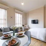 Small Sun Lit Studio Minutes From Kings Cross Station