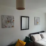 Luxurious Flat Overlooking Canay Wharf