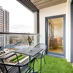 1 Bedroom Penthouse Flat In East London