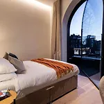 The Arches Luxurious Three Bedroom Houses Close To Hampstead Heath With Garden Balcony And Courtyard