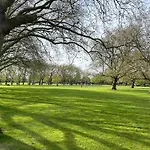 Cosy 2 Bedroom Flat In East Ham, Close To Excel
