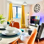 Weekly Or Monthly Stay - Relocation & Business - 4 Guests - By Hofin Stays Short Lets & Serviced Accommodation