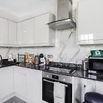 Livestay - London Chiswick Apartments With Free Parking