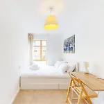 Spacious 3-Bed With Balcony, 5-Min Walk To Station