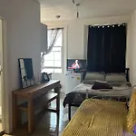 Spacious Studio Flat In London