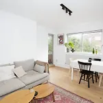 Bright And Spacious Flat Near Victoria Park