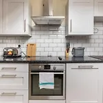 Lovely 1 Bed Attic Apartment In Brixton