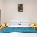 Urban Chic: Stylish 1-Bed In The Heart Of The City
