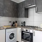 Urban Chic: Stylish 1-Bed In The Heart Of The City