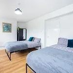 Excel O2 Stunning Large 3 Bedroom Apartment With Balcony