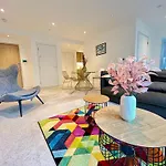 Whitechapel Superior Apartment